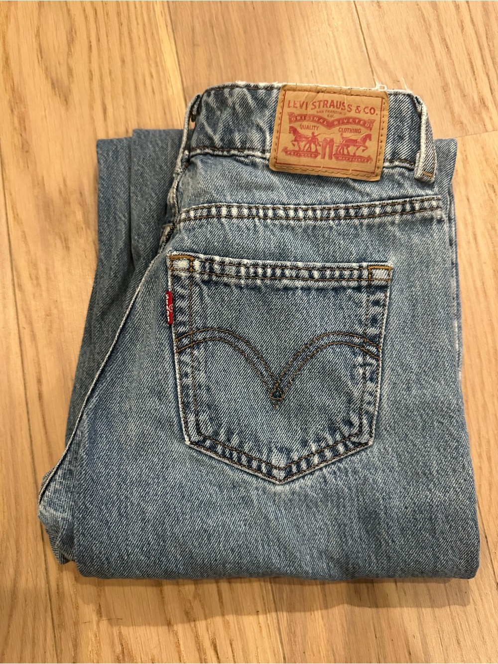 Levi's woman Superlow Straight Leg Jeans in Faded Blue 24”